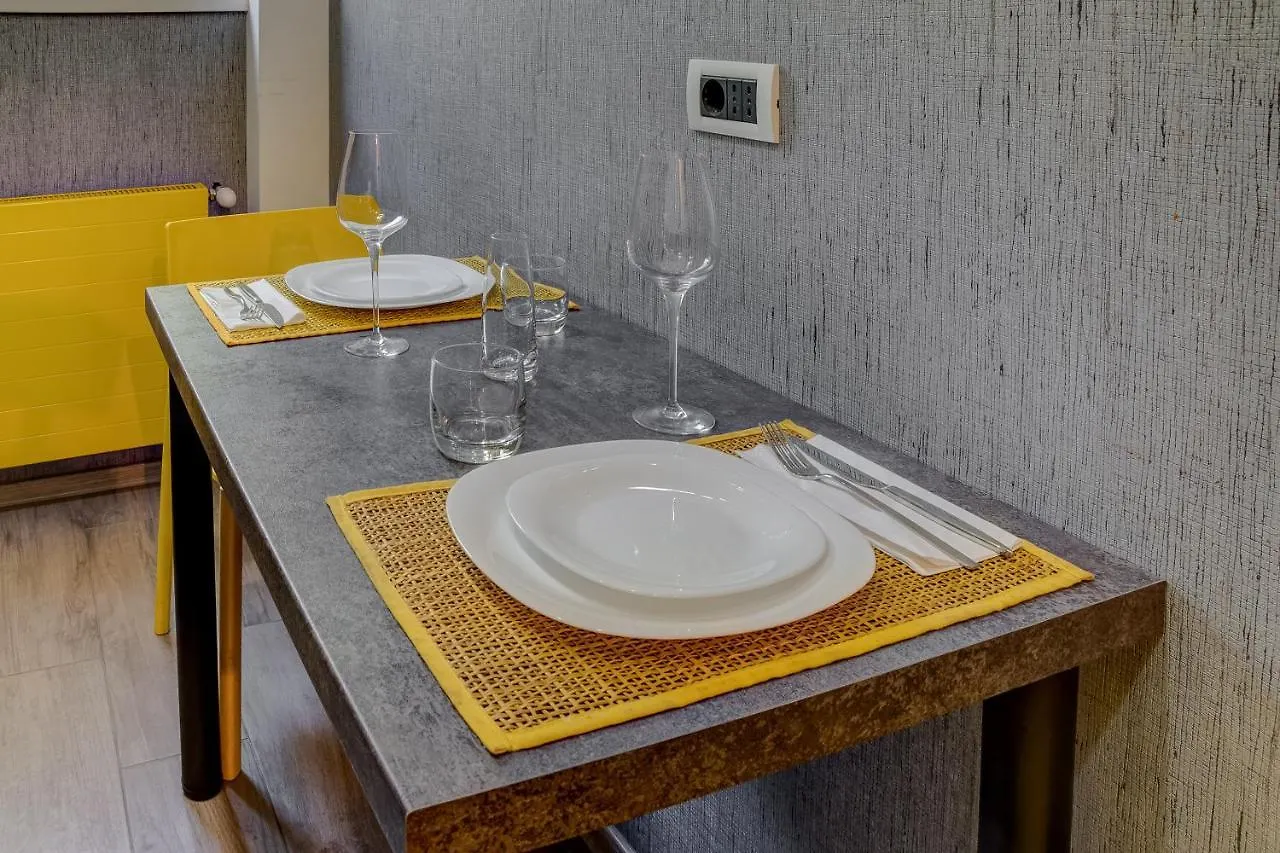 Chanttal Luxury - University Bucarest 0*,