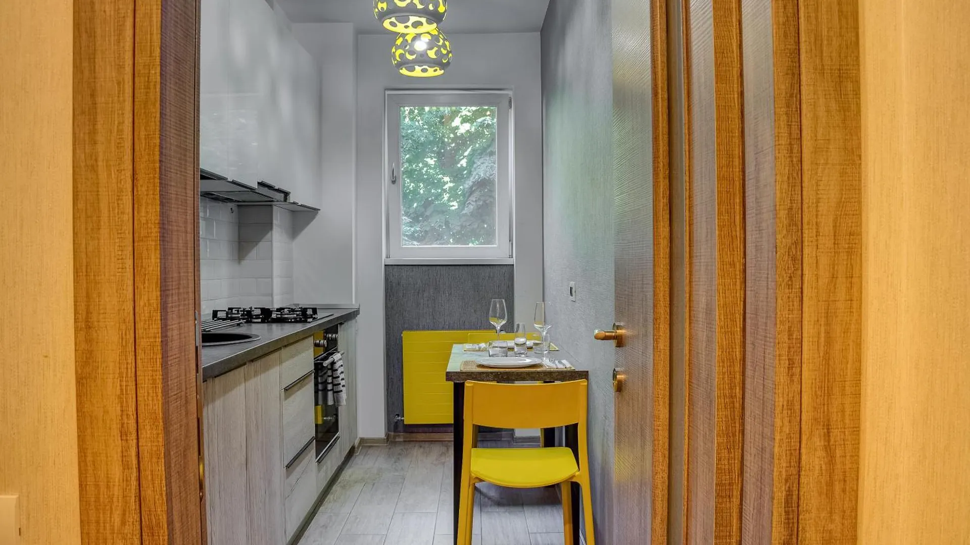 Chanttal Luxury - University Bucarest Appartamento