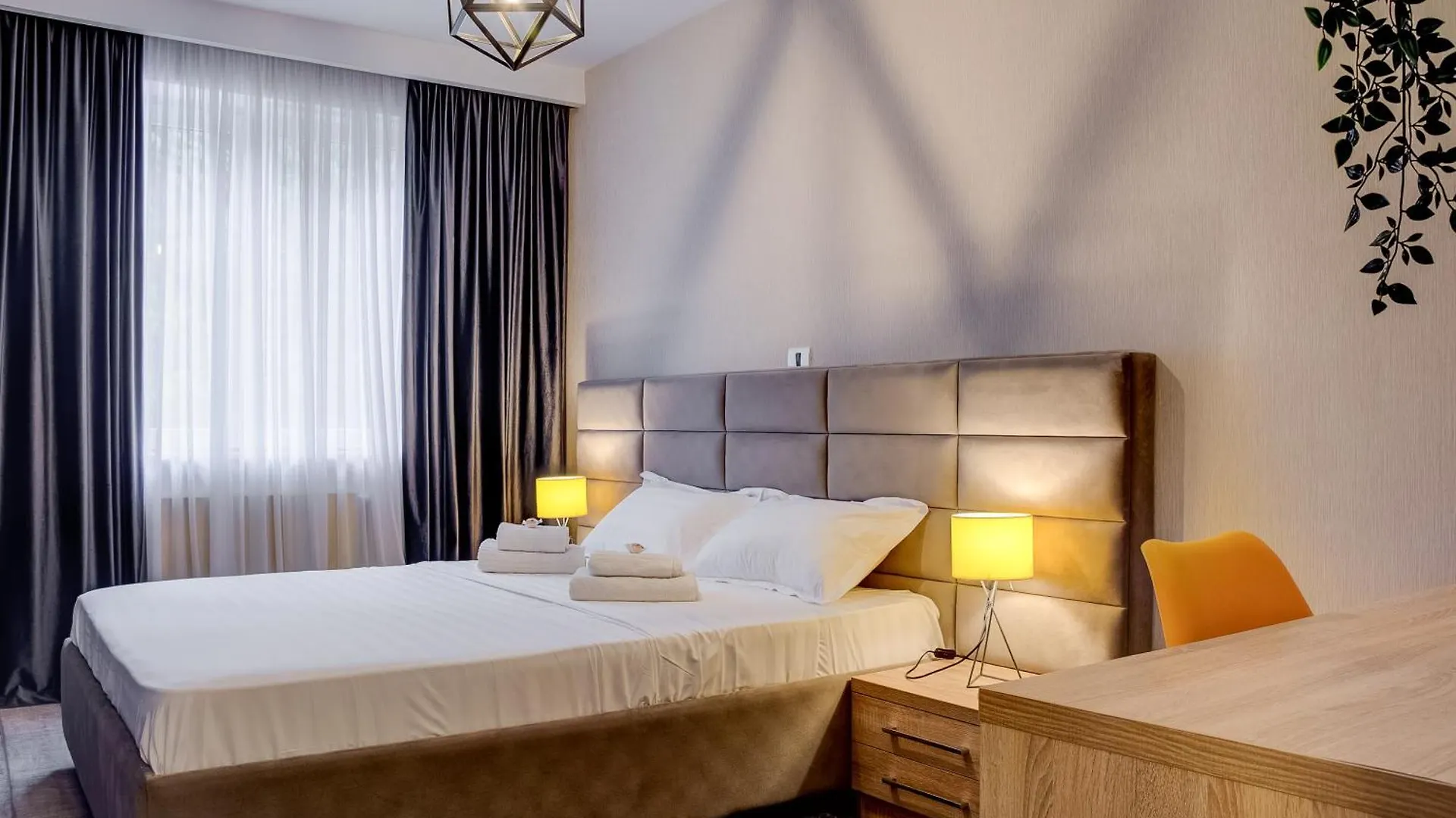 Chanttal Luxury - University Bucarest