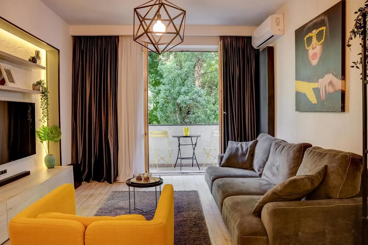 Chanttal Luxury - University Bucharest 0*,